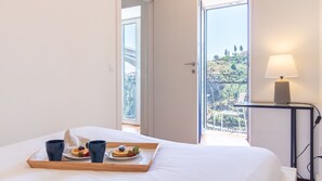1 bedroom, iron/ironing board, free WiFi, bed sheets - J: Iconic Bridge & Douro Views | 1BR Porto (Vila Nova de Gaia)