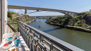 Property grounds - J: Iconic Bridge & Douro Views | 1BR Porto (Vila Nova de Gaia)