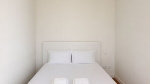 1 bedroom, iron/ironing board, free WiFi, bed sheets - J: Iconic Bridge & Douro Views | 1BR Porto (Vila Nova de Gaia)