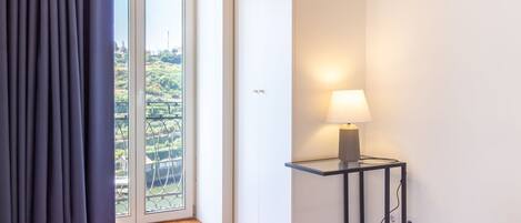 1 slaapkamer, een strijkplank/strijkijzer, gratis wifi, beddengoed
