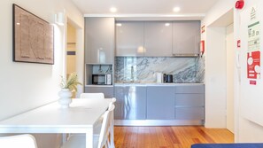 Dining - J: Iconic Bridge & Douro Views | 1BR Porto (Vila Nova de Gaia)