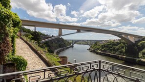 Property grounds - J: Iconic Bridge & Douro Views | 1BR Porto (Vila Nova de Gaia)