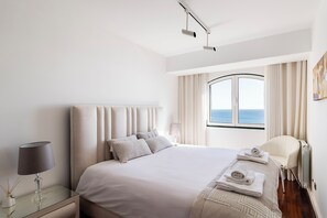 4 bedrooms, iron/ironing board, WiFi, bed sheets - CASCAIS LUX (Parede)