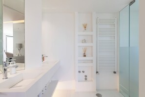 Bathroom - Vrbo Property (Parede)