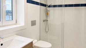 Hair dryer, towels - N: Secret Garden & Douro Views | Peaceful Porto (Vila Nova de Gaia)