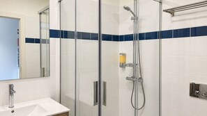 Hair dryer, towels - O: Douro & Bridge Views | Boutique Apartments (Vila Nova de Gaia)