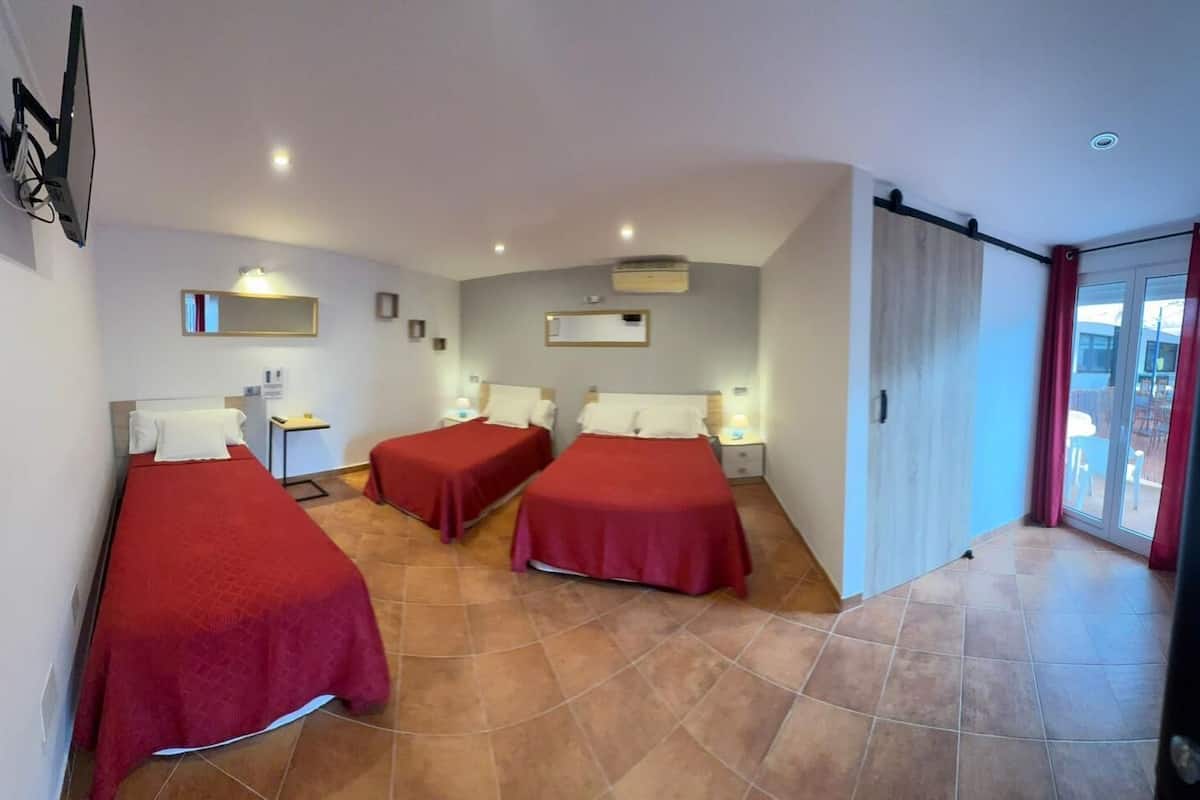 Family Quadruple Room, 1 Bedroom, Mobility Accessible, Air conditioning