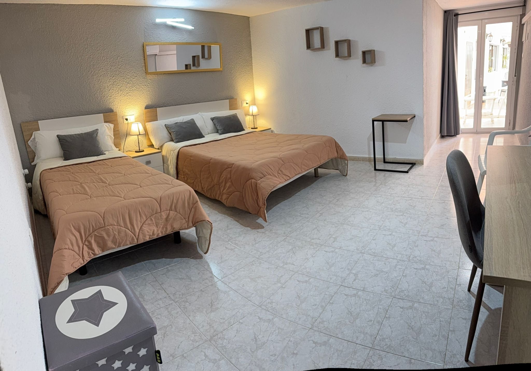 Family Triple Room, 1 Bedroom, Air conditioning, Courtyard View