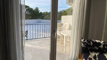 Double Room, Balcony, Garden View | Interior