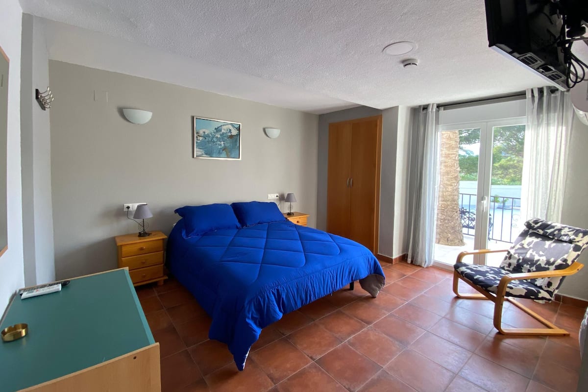 Quarto casal, sacada, vista para o jardim