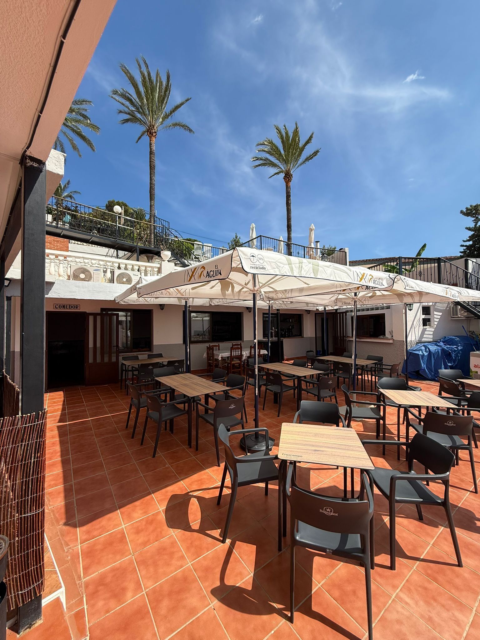 تناول الطعام بالخارج