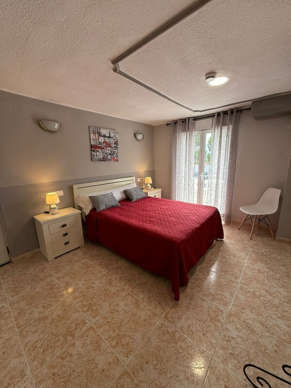 Family Triple Room, 1 Bedroom, Ensuite, Garden View | Premium bedding, down duvets, memory-foam beds, individually decorated - Hotel Galera del Mar - Altea (Altea)