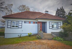 Exterior - Maison de Vacances a la Campagne vue Montagne Bourbonnaise (Saint-Christophe-en-Bourbonnais)