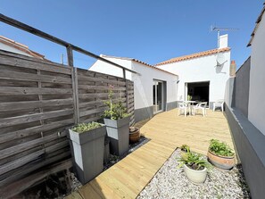 Outdoor dining - House 500 m from the beach, Ile de Noirmoutier (La Guérinière)