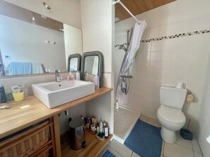 Shower, hair dryer, towels, soap - House 500 m from the beach, Ile de Noirmoutier (La Guérinière)