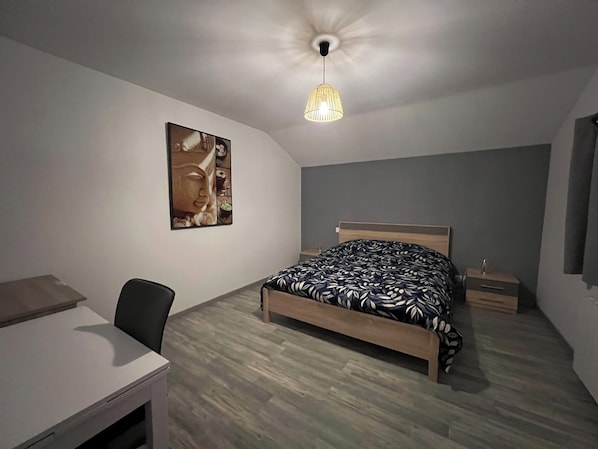 4 bedrooms, iron/ironing board, WiFi, bed sheets - A peaceful getaway (Béduer)