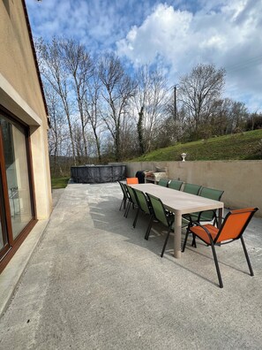Outdoor dining - Vrbo Property (Béduer)