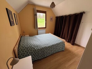 4 bedrooms, iron/ironing board, WiFi, bed sheets - A peaceful getaway (Béduer)