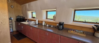 Perfect 3-bedroom farmhouse in adorable Estancia