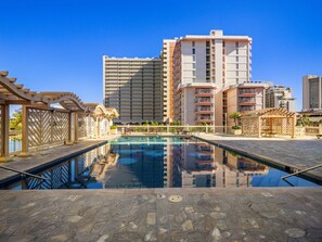 Pool - Newly Remodeled, walk to beach, Great Views (Honolulu)