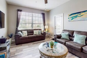 TV - Spacious 3-Bedroom Condo in Windsor Palms Resort (Kissimmee)