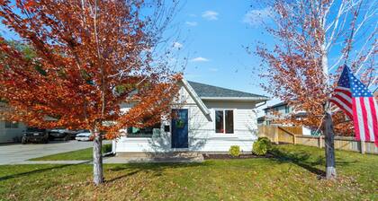 Cozy REMODELED fam 3-bedroom cottage in delightful Sandy w/office area & laundry