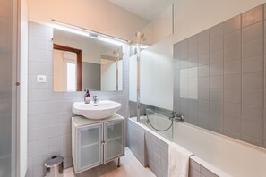 Hair dryer, towels - Le Sébastopol - Appt moderne de 65m2 (Strasbourg)