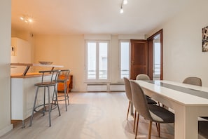 Dining - Le Sébastopol - Appt moderne de 65m2 (Strasbourg)