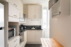 Refrigerador, microondas, horno y lavavajillas 