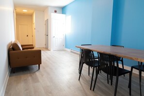 Three-Bedroom Apartment for 24 | Living area