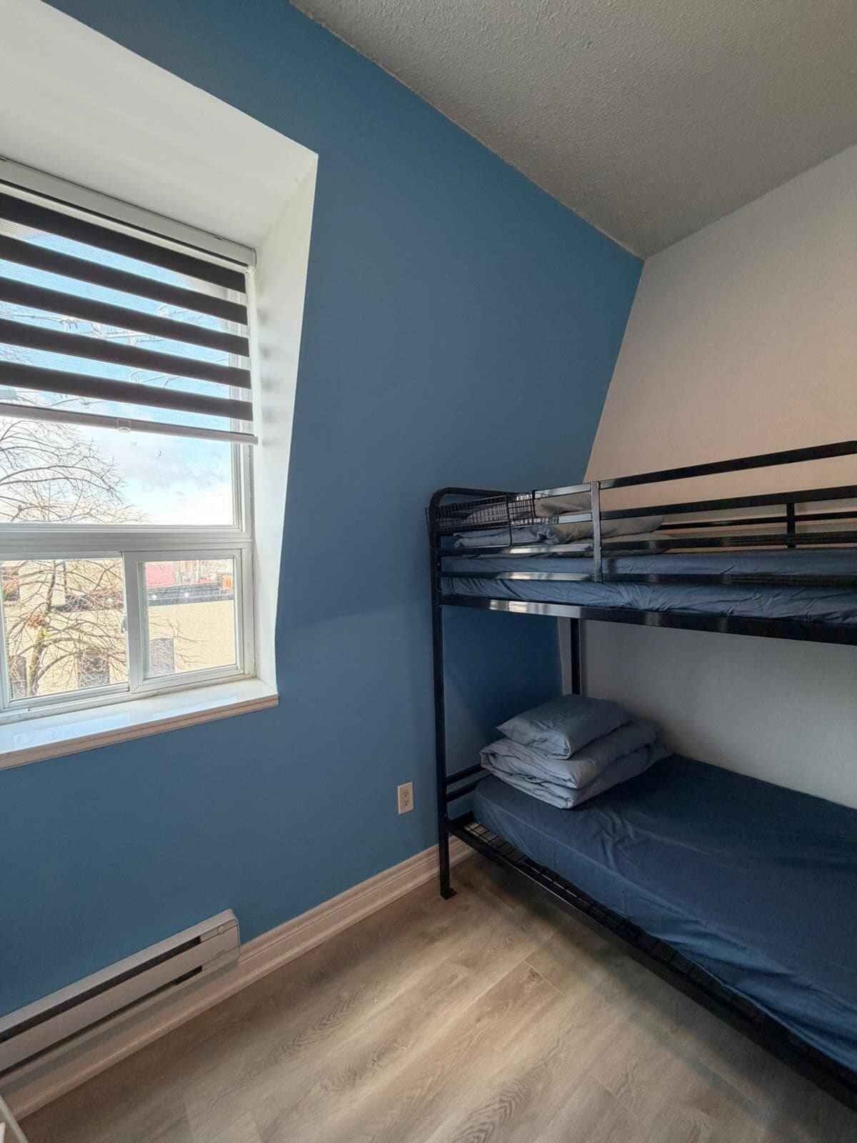 Chambre quadruple économique, vue sur la ville