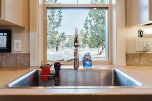 Interior - Spacious 2BR at Eagle Crest ~ Pools, Golf & More! (Redmond)