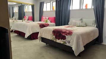 2 bedrooms, iron/ironing board, internet, bed sheets
