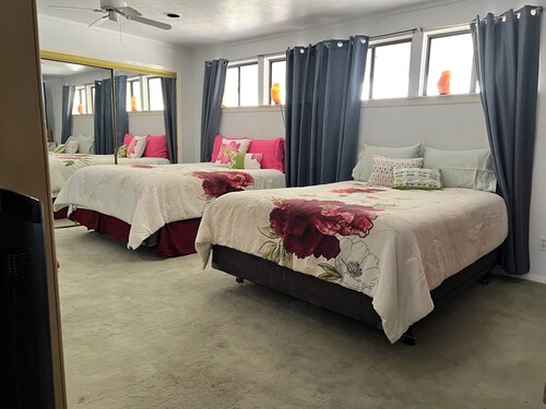 Large 4030 house, bedrooms, both with private bathrooms. Breakfast included pool