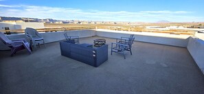 Terrace/patio - Hot Tub w/Lake View, Roof Top Deck, Game Room, W/D (Page)