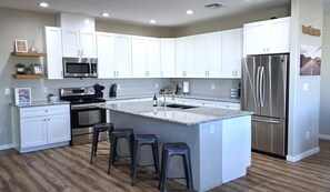 Private kitchen - Hot Tub w/Lake View, Roof Top Deck, Game Room, W/D (Page)