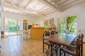Dining - Le Mas des Trois Sources - Grand jardin (Gignac)