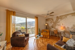 TV - Le Thiou - Vue sur le château et la Visitation (Annecy)