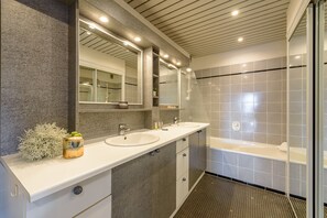 Hair dryer, towels - Le Thiou - Vue sur le château et la Visitation (Annecy)