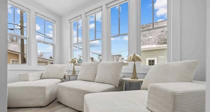 Spacious 3 Bdrm Haven - Steps to Downtown Ch'town