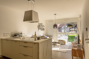 Fridge, microwave, oven, dishwasher - Le Petit Élégance – Au pied du Taillefer (Duingt)