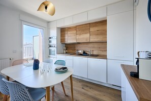 Fridge, microwave, oven, dishwasher - Les Embruns de Courseulles - Appt 6personnes (Courseulles-sur-Mer)