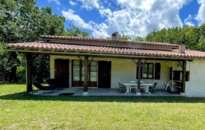 Outdoor dining - L'Oasis de SaBen - Piscine Privée (Belfort-du-Quercy)