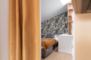 Free WiFi, bed sheets - Le Petit Canut - T1 sous les toits avec vue (Lyon)