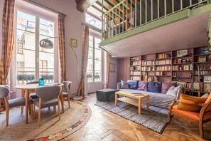 TV - Saint Michel Seine Loft (Paris)