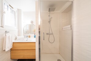 Hair dryer, towels - Saint Michel Seine Loft (Paris)