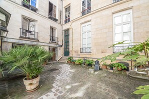 Exterior detail - Saint Michel Seine Loft (Paris)