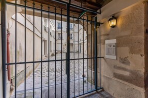 Interior - Marais Studio Vosges (Paris)