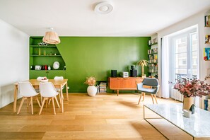 Dining - Bonne Nouvelle Cosy - One Bedroom Apartment, Sleeps 2 (Paris)