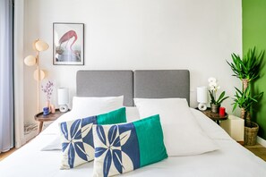1 bedroom, iron/ironing board, free WiFi, bed sheets - Bonne Nouvelle Cosy - One Bedroom Apartment, Sleeps 2 (Paris)